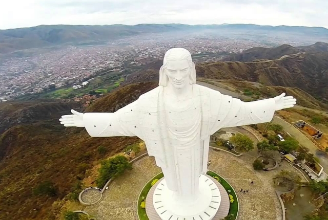 El Cristo De La Concordia (Cochabamba)