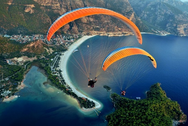 8 Spectacular Paragliding Sites In The World TravelTourXP 8 Spectacular Paragliding Sites In The World TravelTourXP