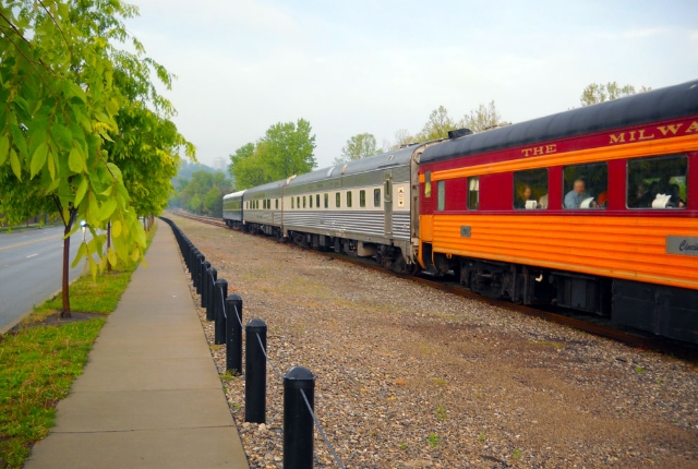 Travel Through Cincinnati Dinner Train
