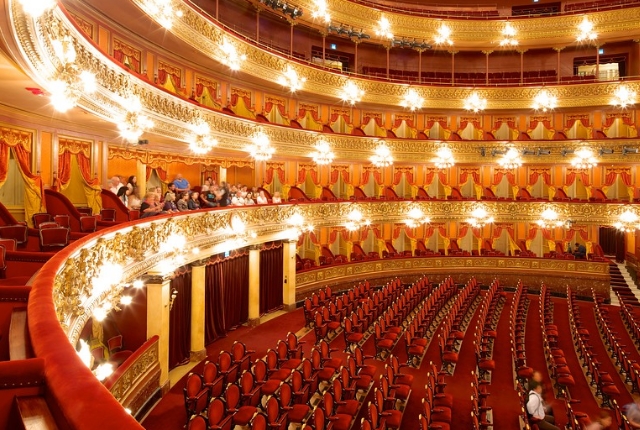 Enjoy An Opera At Teatro Colon