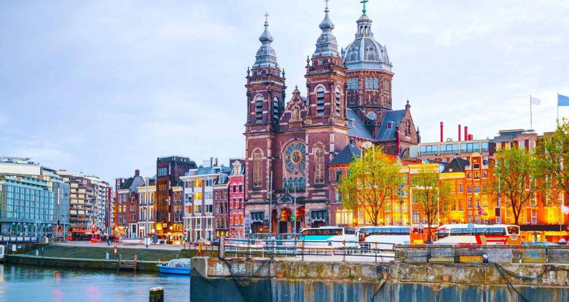 Top 8 Places To See In Amsterdam Traveltourxp Places To See In Amsterdam