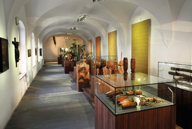 See Tyrolean Folk Art In Volkskunst Museum