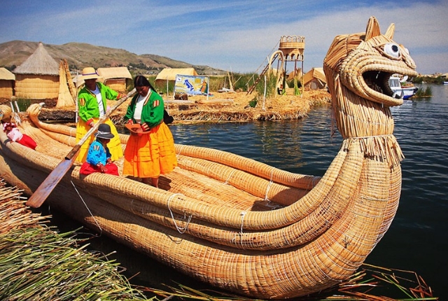 explore-floating-islands-of-lake-titicaca
