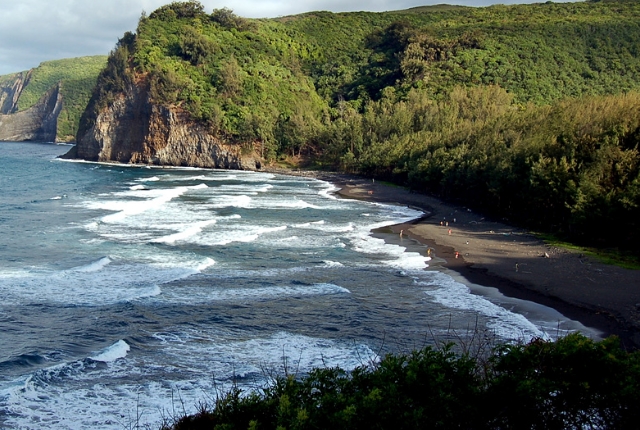 pololu-valley-beach-hawaii