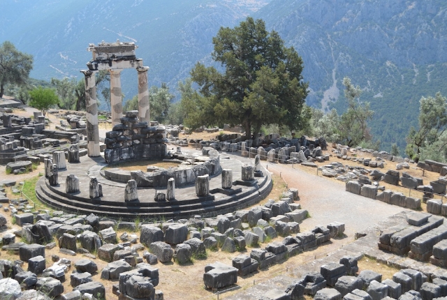 ruins-of-delphi