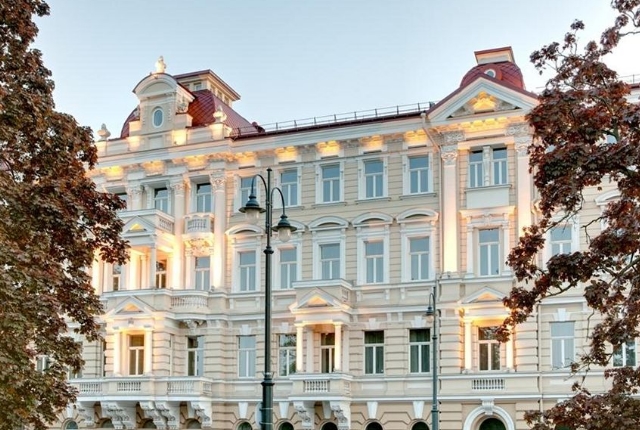 the-elegant-kempinski-hotel-cathedral-square