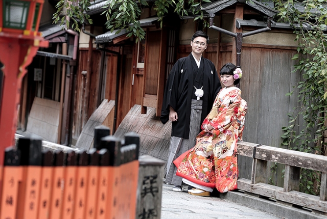 Take Romantic Photos In Traditional Kimono