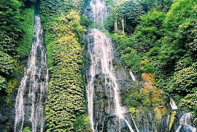 Banyumala Twin Waterfall