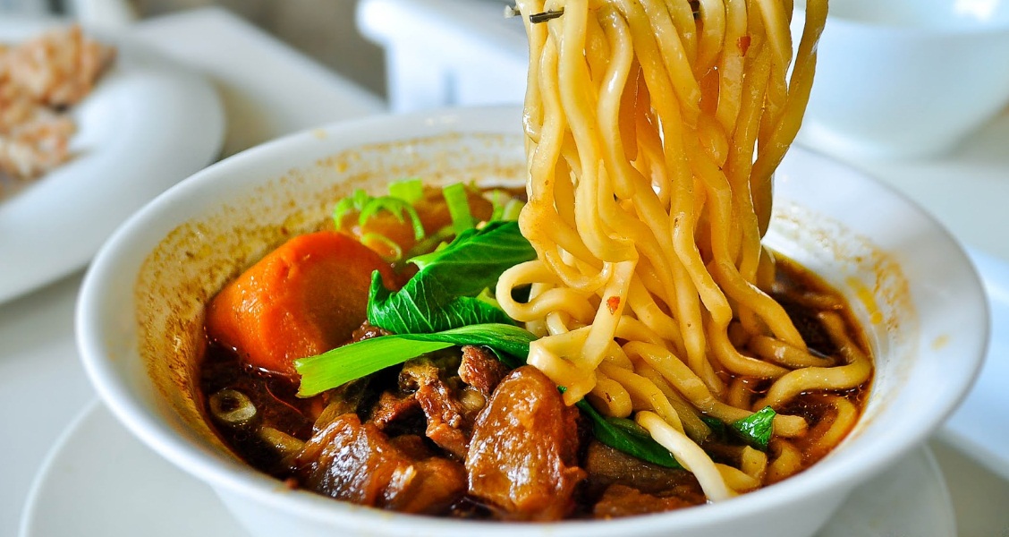 10 Taiwanese Street Foods You Need To Try - TravelTourXP.com